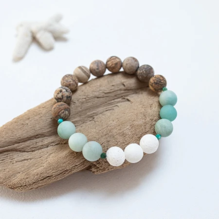 bracelet-paradise-beach-man-close-up.jpg